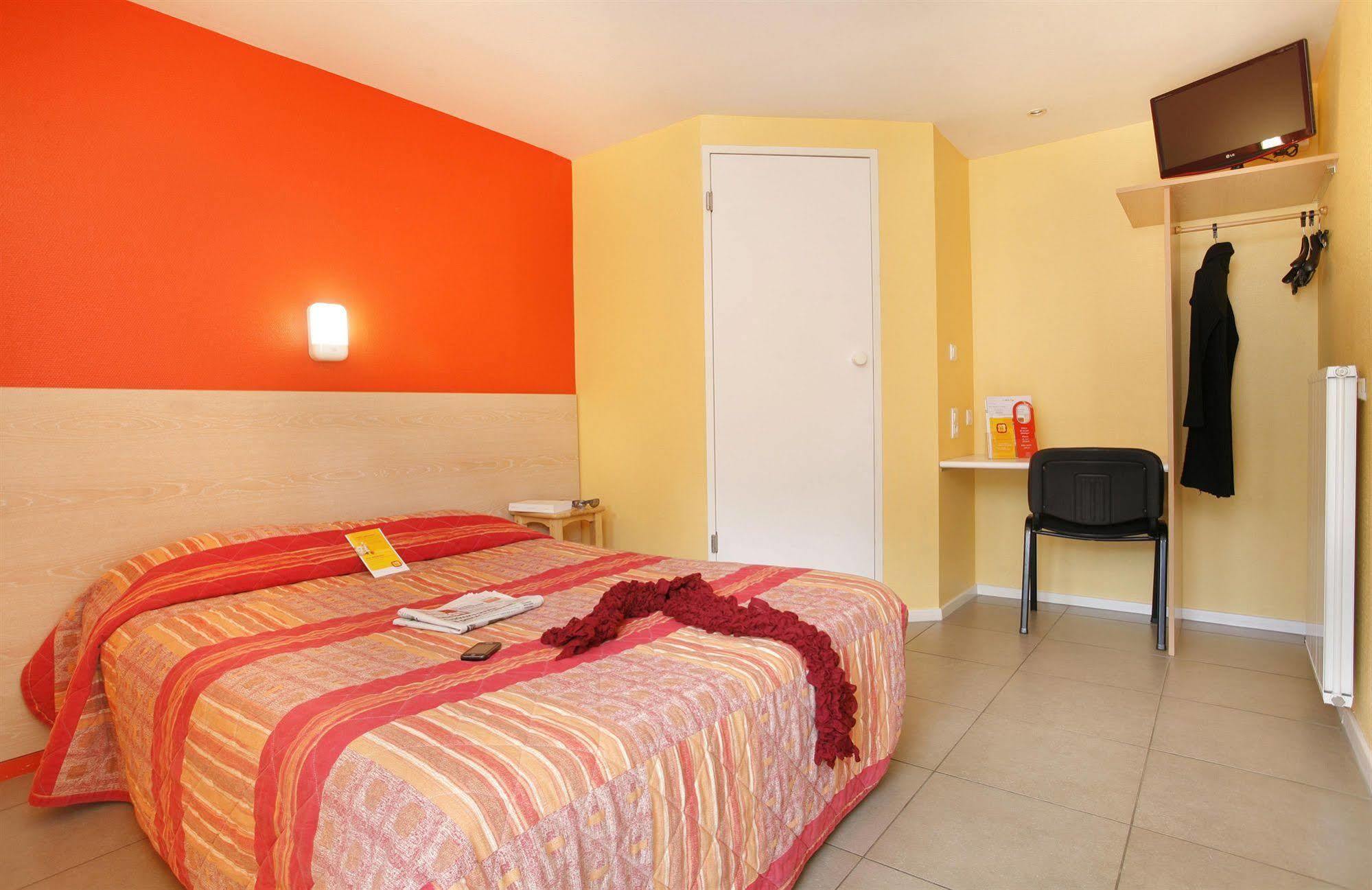 Hotel Confort Le Moulin Rouge Terrasson Екстериор снимка