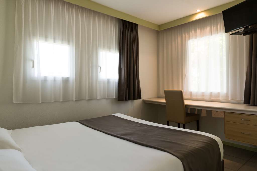 Hotel Confort Le Moulin Rouge Terrasson Стая снимка